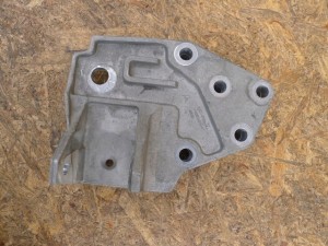 ŁAPA PODUSZKA WSPORNIK BJ326P096AA EVOQUE 2.2 TD4