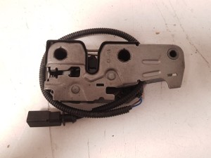 VW GOLF PLUS 05-14 ZAMEK POKRYWY SILNIKA RYGIEL MASKI 5M1823509D