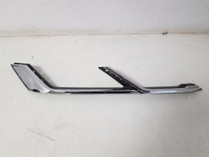 VW TOUAREG 18-23 CHROM NAKŁADKA REFLEKTORA ZDERZAKA LAMPY  PRAWA DOLNA PRAWY PRZÓD PRZEDNIA 761998120A nowa