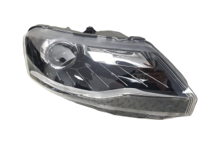 LAMPA PRAWA PRZEDNIA PRZÓD REFLEKTOR XENON LED SKODA RAPID LIFT 16-19 EUROPA 5JB941016C