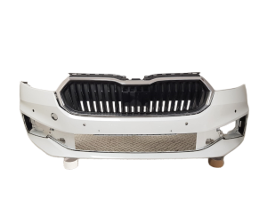ŁADNY NIEUSZKODZONY ZDERZAK PRZEDNI SKODA FABIA IV 4 21-25 GRILL  6XPDC 6VA807221 MOON WHITE