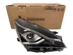 NOWA ORYGINALNA LAMPA PRAWA TOYOTA YARIS 17-20 SOCZEWKA + LED 81130-0DK10
