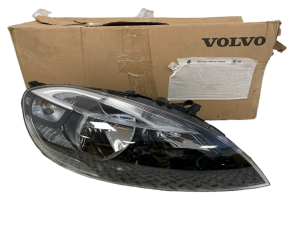 NOWA ORYGINALNA LAMPA VOLVO V40 S40 II 2 LIFT FL 12-16 PRAWA PRZEDNIA PRZÓD 3142004 31467077